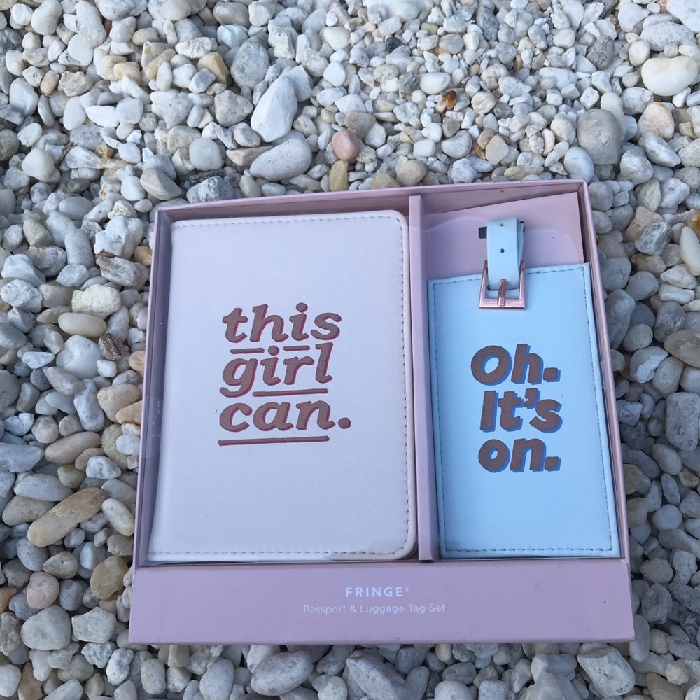 Passport & luggage tag set!